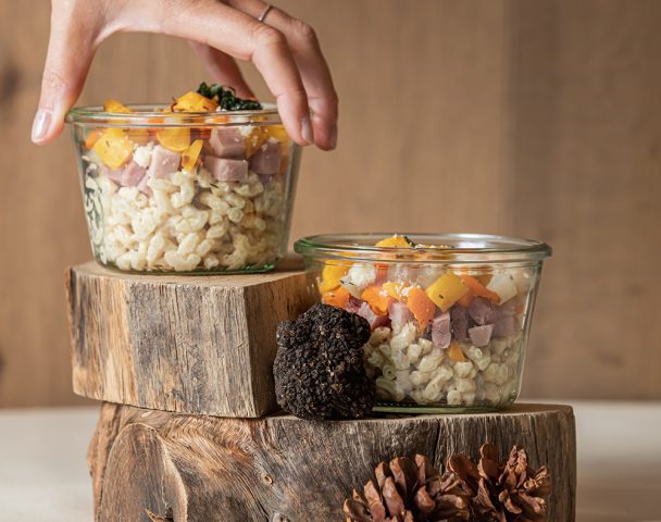 Bocal de coquillotto truffé, jambon cuit et petits légumes