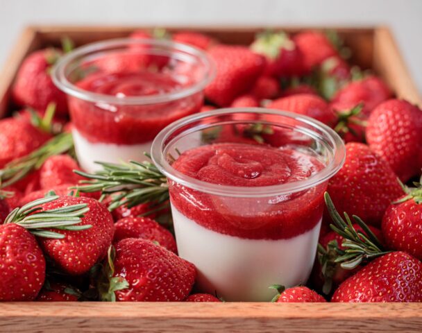 Fromage frais à la fraise et romarin