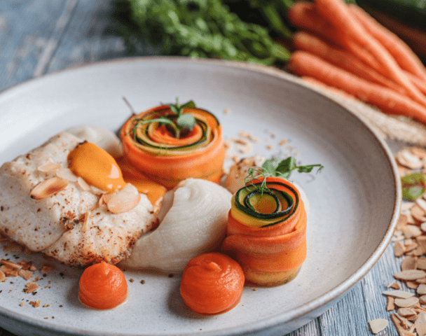 Dos de cabillaud, sauce carotte-Noilly Prat, mousseline de légumes et amandes