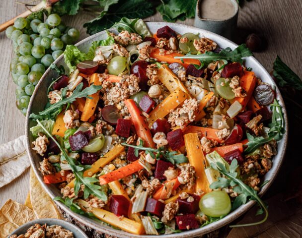 Grande colorful granola salad