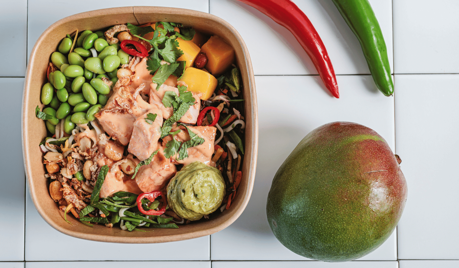 Grande salade poke bowl, saumon wasabi