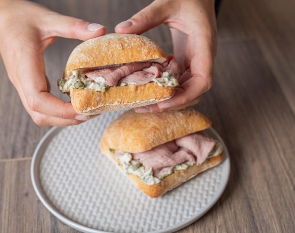 Mini ciabatta, rôti de veau, sauce tartare