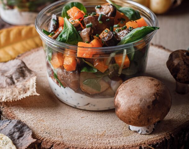 Moyenne salade pommes de terre, lardons