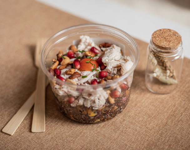 Moyenne salade black quinoa chicken