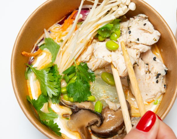 Tom yum soup poulet